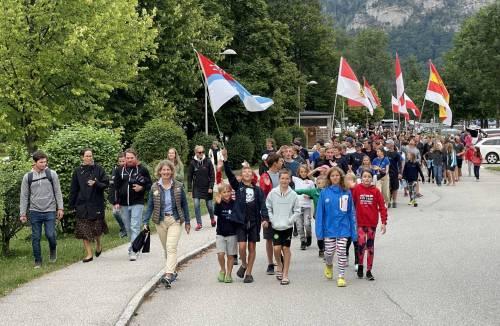 Klubové vlajky na slavnostní zahájení Czech Junior Nationals - regaty 130 let jachtingu
