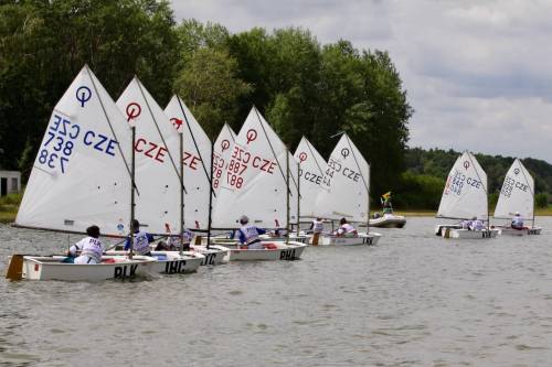Dvě rozjížďky a málo větru - jachting na Olympiádě dětí a mládeže