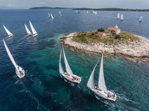 Raiffeisen Trophy Inshore 2025 přilákala rekordní flotilu i historicky největší počet dámských posádek