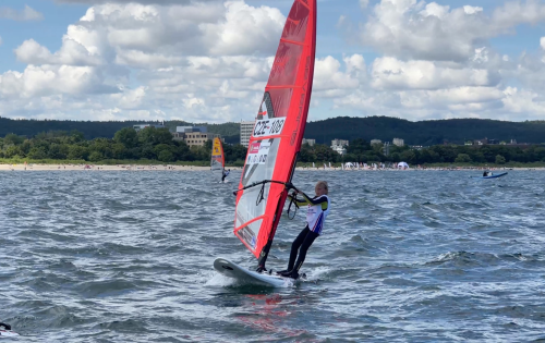 MISTROVSTVÍ EVROPY VE WINDSURFINGU T293 V POLSKU. BRONZ PRO JAKUBA ŠTĚPÁNKA V KATEGORII U13 CHLAPCI PLACHTA 5.0